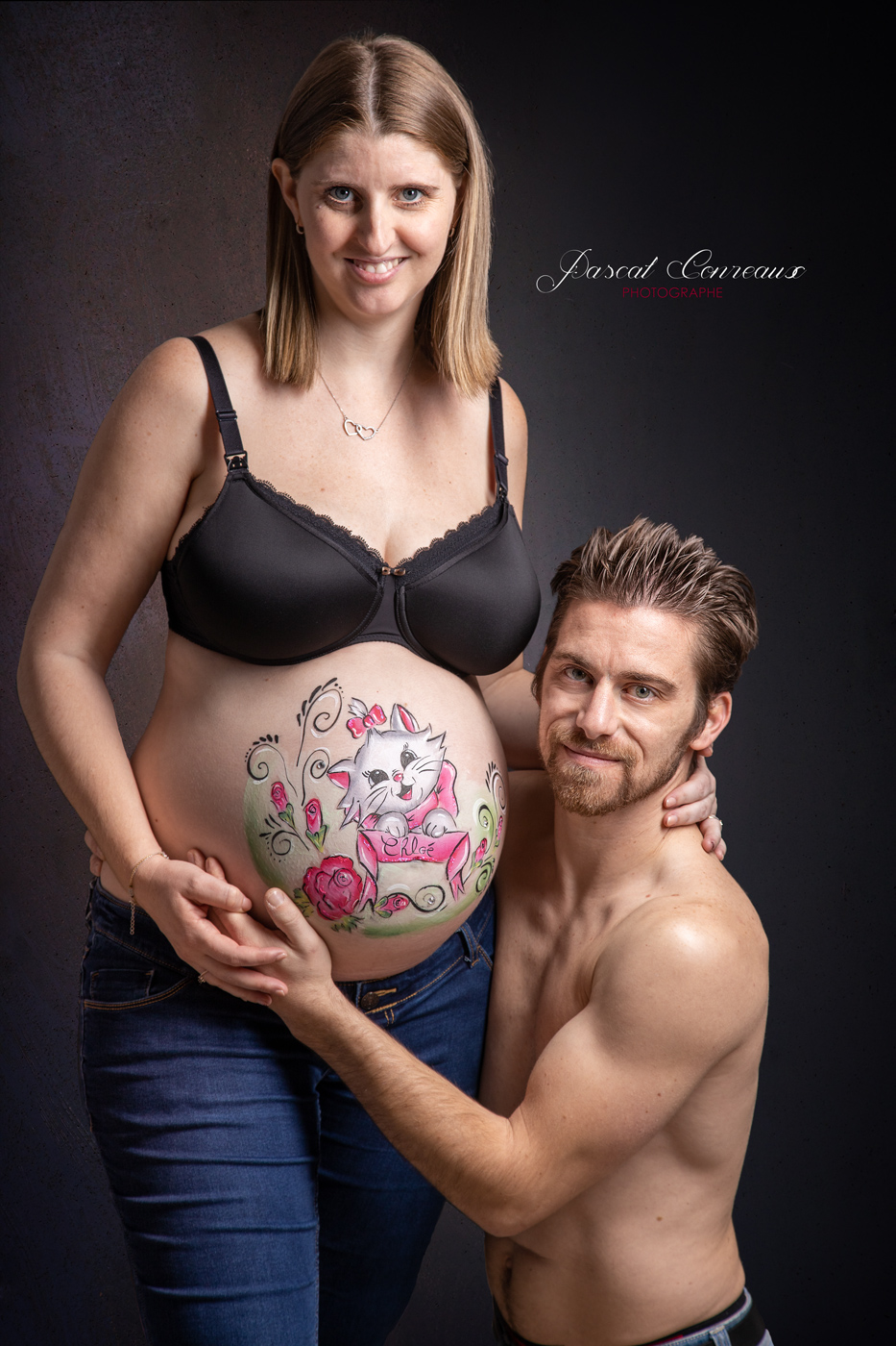 Séance Grossesse et Bellypainting avec un aristochat