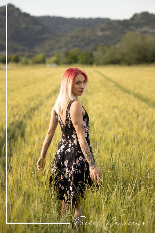 Photographe Shooting Femme champs de bl&eacute; &agrave; Aix en Provence Bouches du Rh&ocirc;ne 13