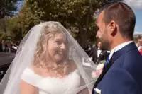 Reportage Photos de mariage : l'arriv&eacute;e &agrave; la mairie des mari&eacute;s
