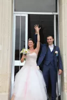 Reportage Photos de mariage : sortie des mariés de la mairie