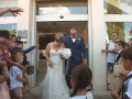 Reportage Photos de mariage : sortie des mari&eacute;s de la mairie de Peypin