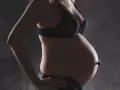Photographe Grossesse en studio photo pour femme enceinte &agrave; Marseille
