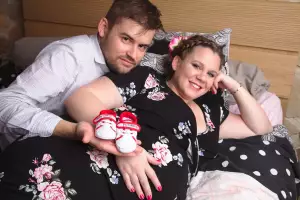 Photographe Grossesse en studio photo pour femme enceinte &agrave; Marseille