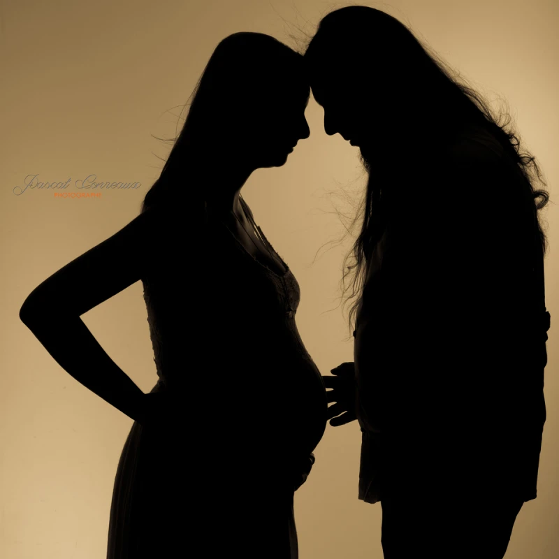 Photographe Grossesse en studio photo pour femme enceinte &agrave; Marseille