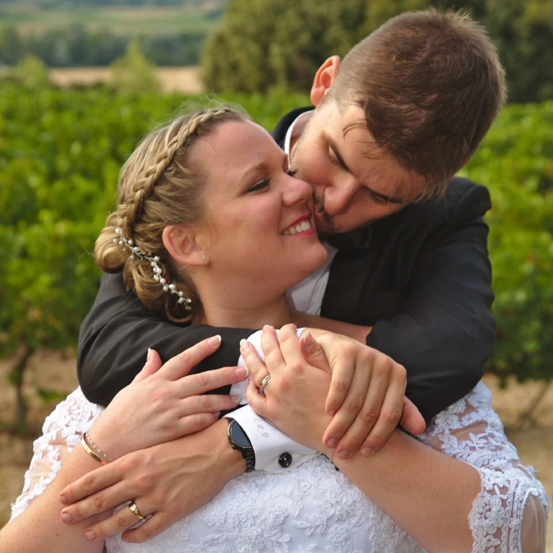 Photographe de mariage - s&eacute;ance photos couple vers le Moulin de l'Arc &agrave; Rousset