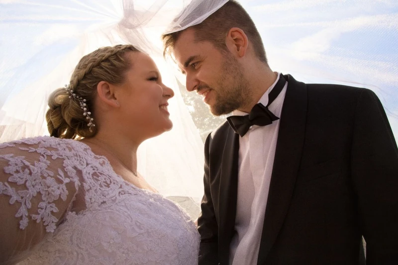 Photographe de mariage - s&eacute;ance photos couple vers le Moulin de l'Arc &agrave; Rousset