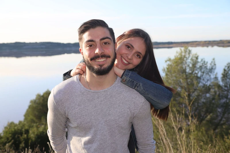 Photographe S&eacute;ance photo couple en bord de mer &agrave; Martigues