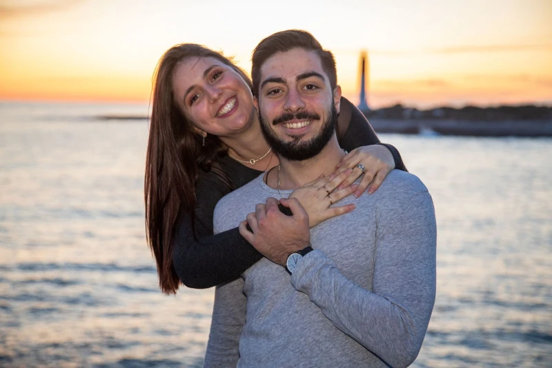 Photographe S&eacute;ance photo couple en bord de mer &agrave; Martigues