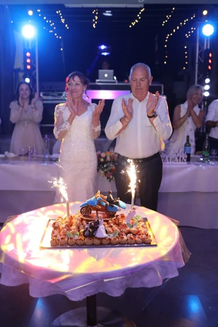 img reportage photographe mariage soiree dansante salle cottage saint victoret gateau piece montee dessert
