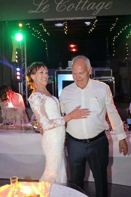 photographe mariage d&eacute;tails de la piece mont&eacute;e mari&eacute;s Bouches du rhone 13