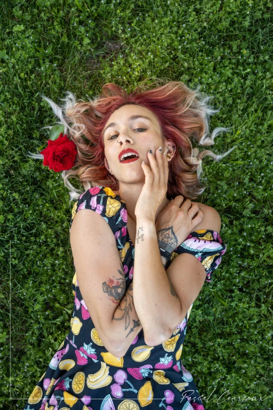 Photographe Shooting Femme Fleurs Vaucluse 84 &agrave; Rognes