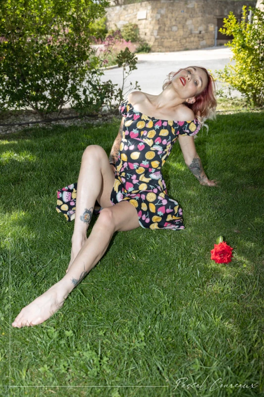 Photographe Boudoir Lingerie en ext&eacute;rieur &agrave; Rognes - Vaucluse - Provence