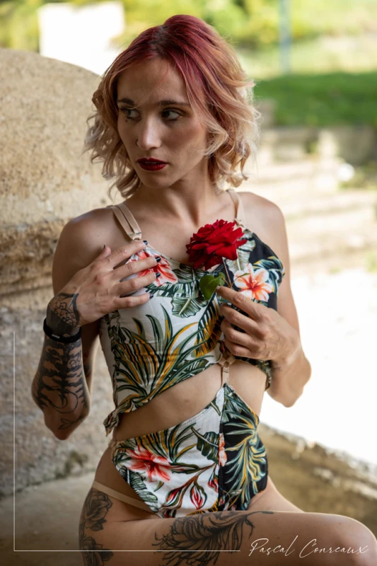 Photographe Boudoir Lingerie en ext&eacute;rieur &agrave; Rognes - Vaucluse - Provence