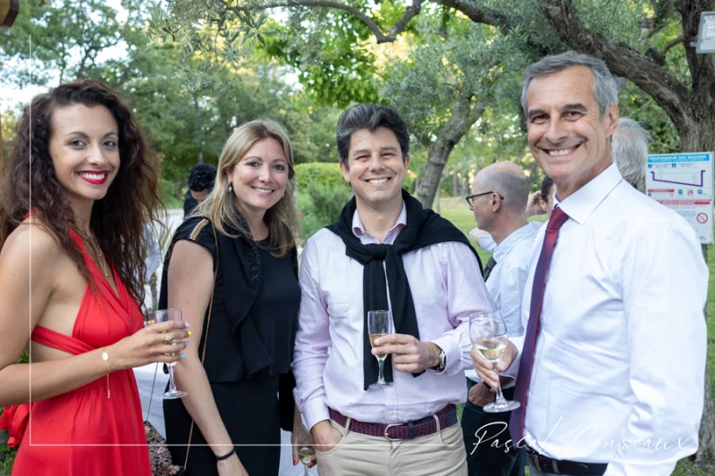 Photographe Mariage Pro Simiane Collongue Vin d'honneur Ap&eacute;ro invit&eacute;s
