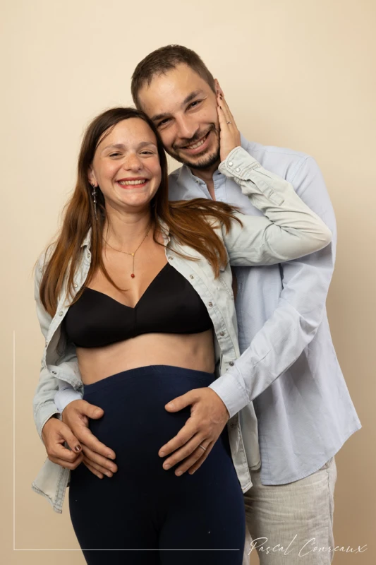 Photographe grossesse femme enceinte couple &agrave; Cadolive Bouches du Rh&ocirc;ne 13 