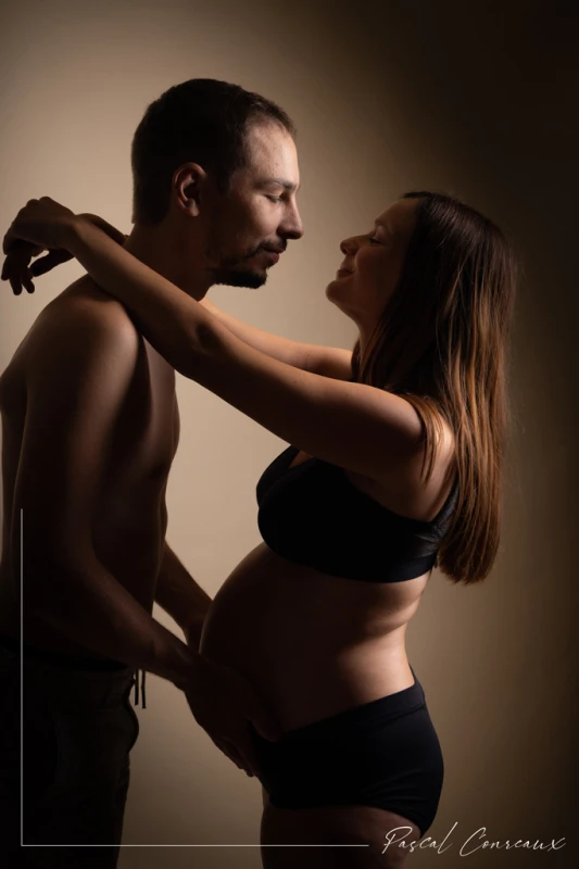 Photographe grossesse femme enceinte couple &agrave; Cadolive Bouches du Rh&ocirc;ne 13 