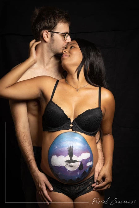 img web600x900 seance grossesse studio couple bouches du rhone belly painting cadolive