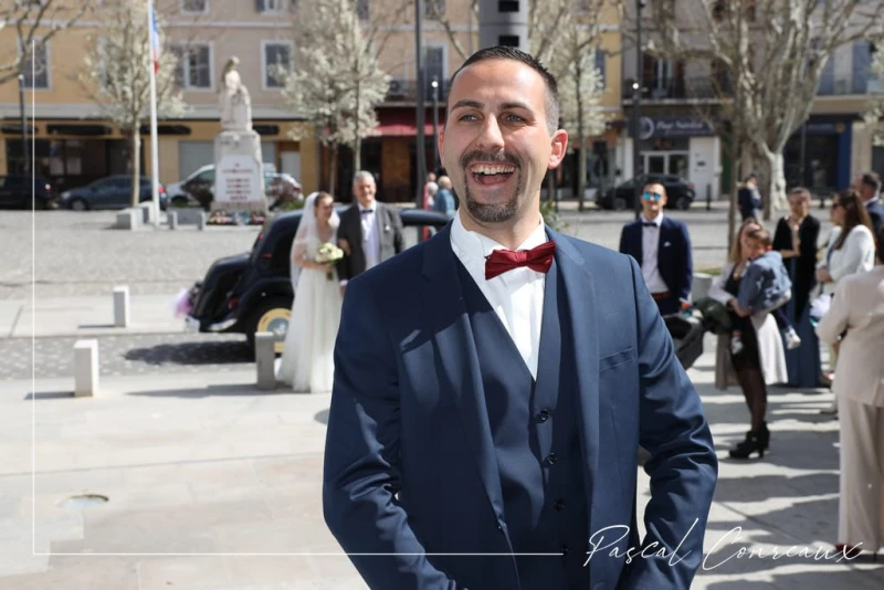 Photographe de mariage - l'attente du mari&eacute; &agrave; Gardanne