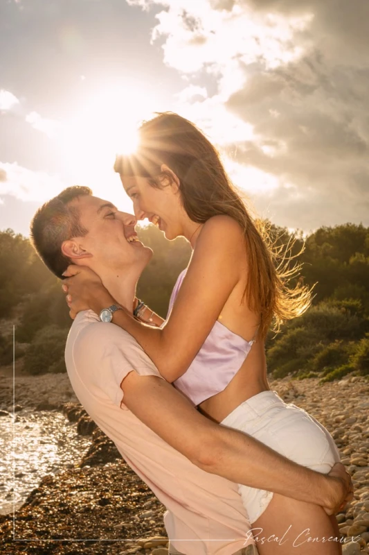 Photographe Shooting Couple &agrave; Carry Le Rouet Bouches du Rh&ocirc;ne 13 en bord de mer