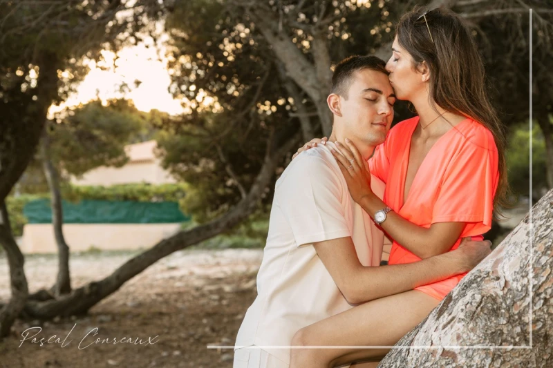 Photographe Shooting Couple &agrave; Carry Le Rouet Bouches du Rh&ocirc;ne 13 en bord de mer