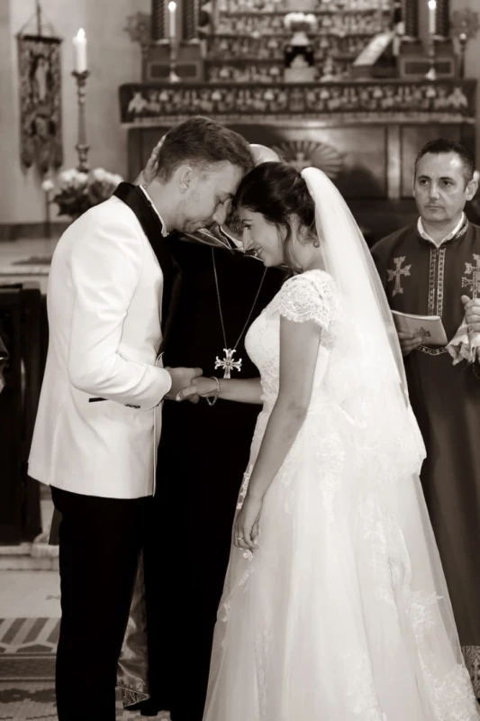 Photos &agrave; l'&eacute;glise du Prado pendant le mariage &agrave; la Bastide de Toursainte