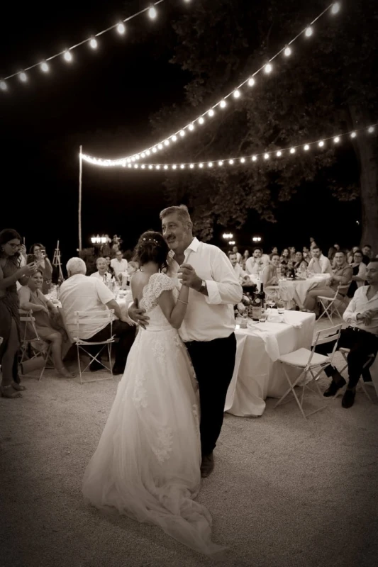 Photos en soir&eacute;e pendant le mariage &agrave; la Bastide de Toursainte