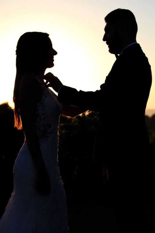 Reportage Photos de mariage : photos de couple mari&eacute;s au coucher du soleil