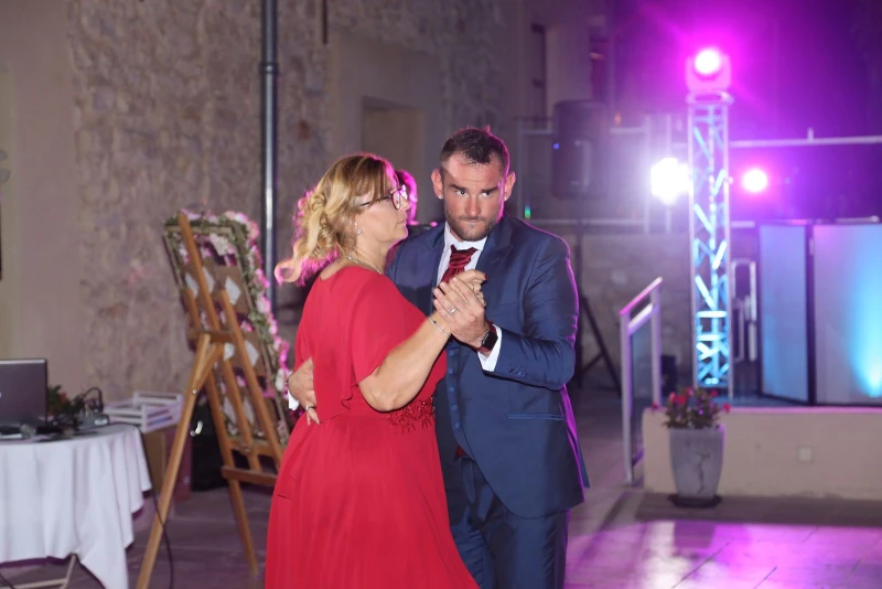 photographe mariage soir&eacute;e danse m&egrave;re fils