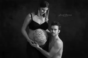 Photographe Grossesse en studio photo pour femme enceinte &agrave; Cadolive