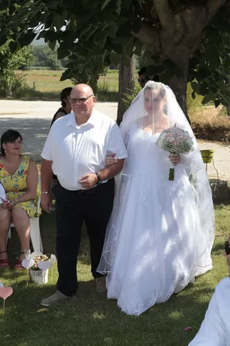 Reportage Photos de mariage : cérémonie laïque des mariés au moulin de l'Arc à Rousset