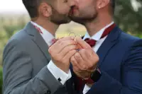 Reportage Photos de mariage : c&eacute;r&eacute;monie la&iuml;que des mari&eacute;s &agrave; la bastide de Venelles