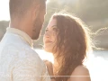 Photographe pour s&eacute;ance photos couple en ext&eacute;rieur en bord de mer &agrave; Martigues