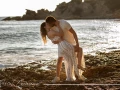 Photographe pour séance photos couple en extérieur en bord de mer à Ensues la redonne